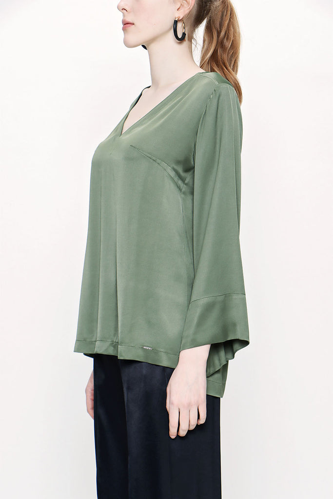 Green V neck satin boluse 19828