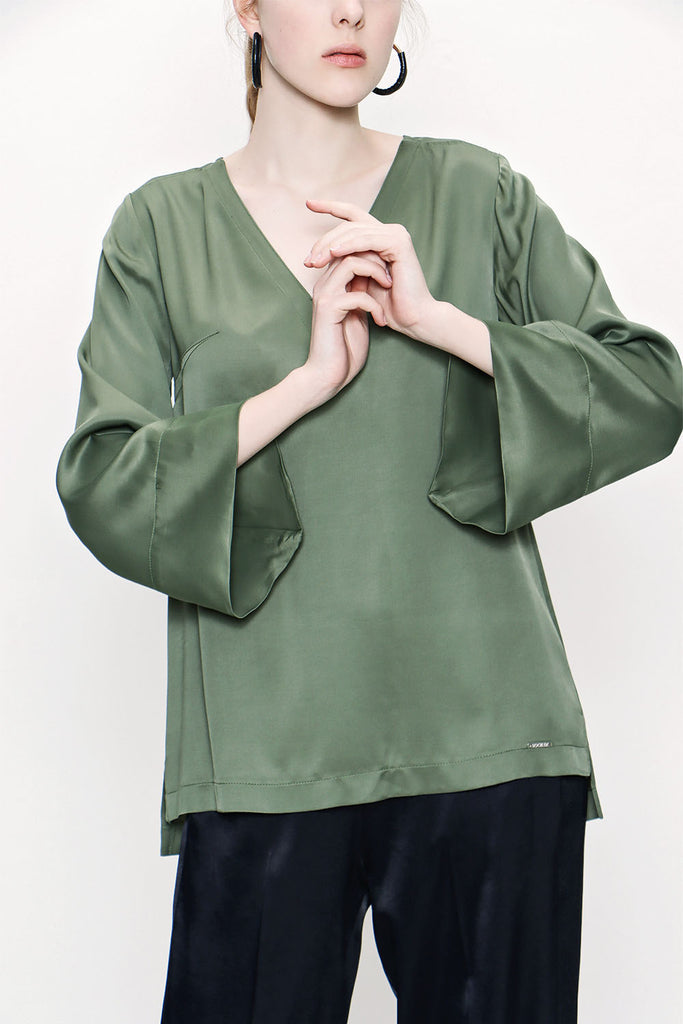 Green V neck satin boluse 19828