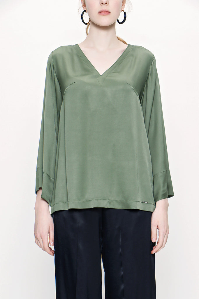 Green V neck satin boluse 19828