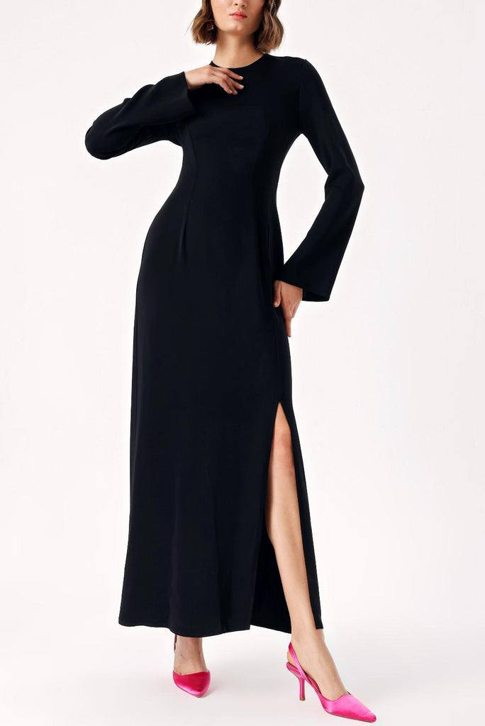 Black Long, form-fitting dress with slit detail 94379